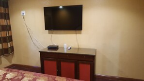 Iron/ironing board, free WiFi - Central Inn Motel on 41 Street (Los Angeles)