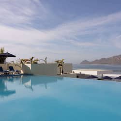 4 outdoor pools, pool umbrellas, pool loungers