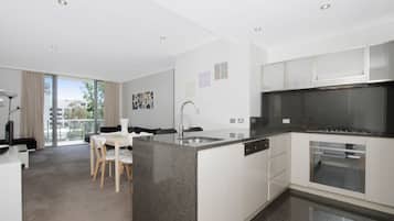 Apartment, 2 Bedrooms (Glebe Park 173) | Private kitchen | Full-sized fridge, microwave, oven, stovetop