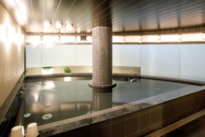 Indoor spa tub