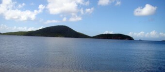 Zoni Retreat /Secluded One Acre near Zoni Beach/AC/Wi-Fi/Sat TV
