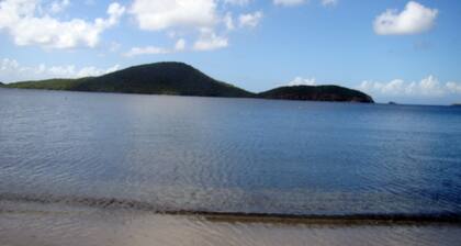 Culebra Island Abgeschiedenes Ferienhaus / 1 Morgen Zoni
