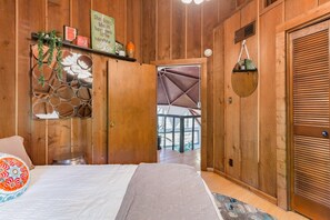 2 bedrooms, iron/ironing board, travel crib, WiFi - ★ Dome House with Skyline View ★ Total Privacy Yet Only 10 Min to Downtown ★ (Austin)