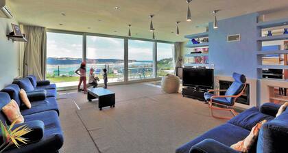 Gorgeous villa for families with kids, heated & fenced pool, superb views