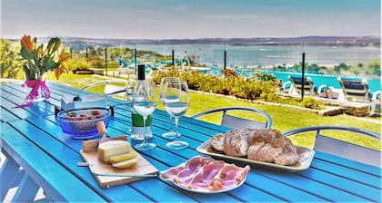 Magnifique villa pour familles avec enfants, piscine chauffée et clÎturée, vue superbe