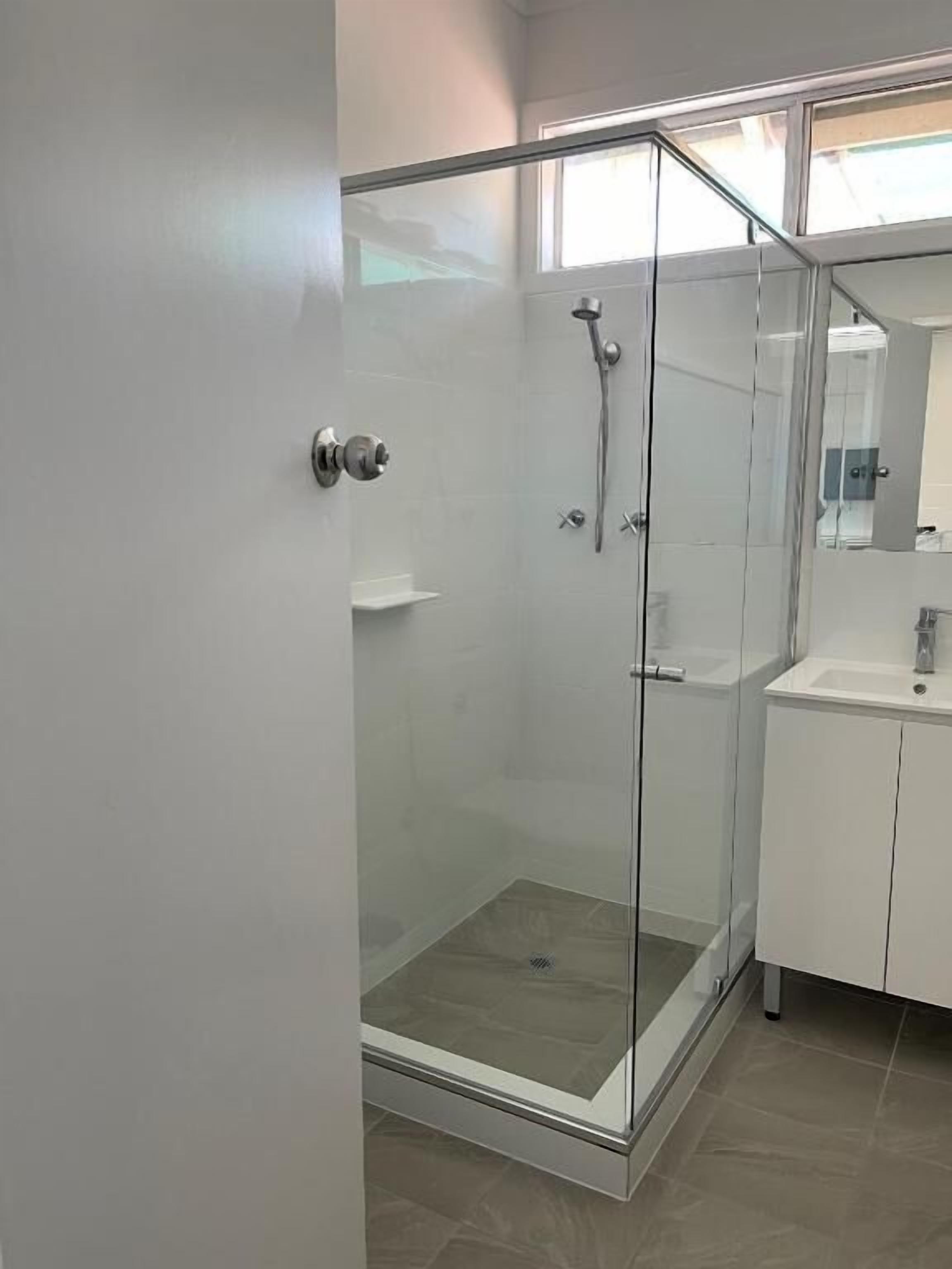 Shower, free toiletries, towels, shampoo