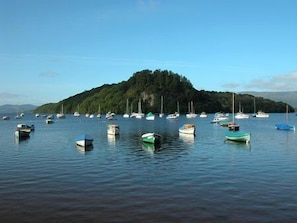 Marina - Magnificent Family House with Stunning Private Garden (Drymen)