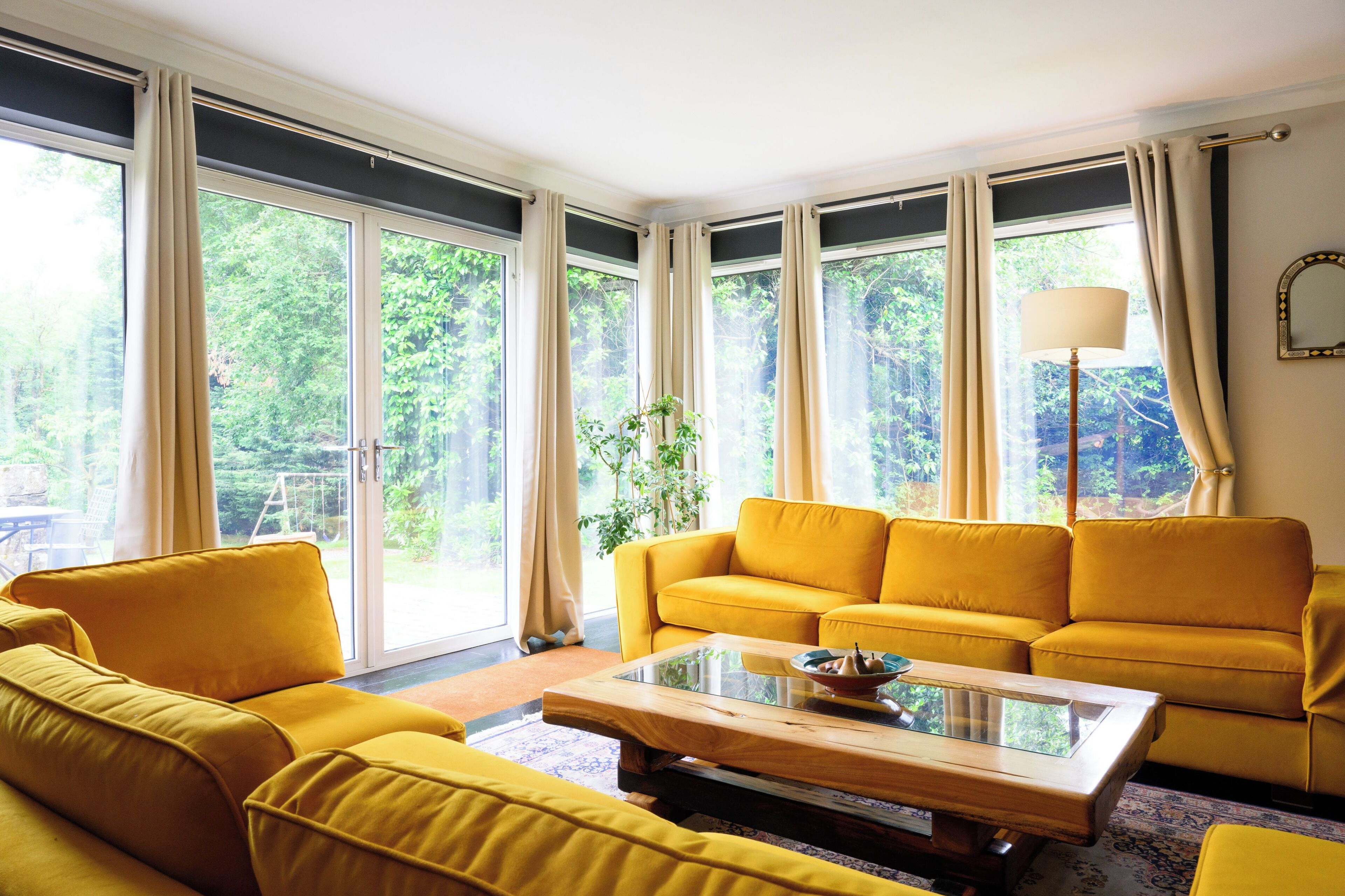 スマートテレビ、暖炉、DVD プレーヤー