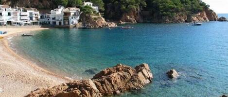 Una spiaggia nelle vicinanze, teli da spiaggia