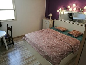 2 bedrooms, desk, iron/ironing board, free WiFi