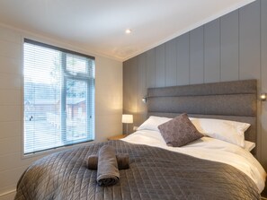 3 bedrooms, iron/ironing board, travel cot, free WiFi