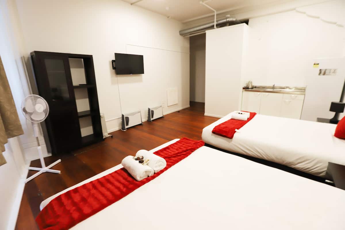 Basic-Zweibettzimmer, Mehrere Betten, eigenes Bad | Kostenloses WLAN, Bettwäsche