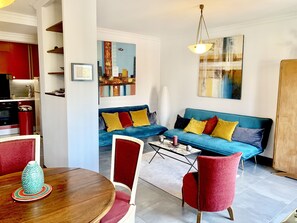 Fernseher, DVD-Player, Videothek, Stereoanlage