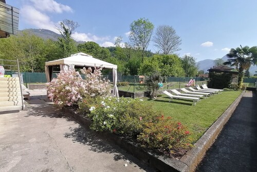 Elena Holiday Home: House with garden, children's paradise, private parking