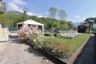 Elena Holiday Home: House with garden, children's paradise, private parking