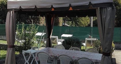 Elena Holiday Home: Maison avec jardin, paradis des enfants, parking privé