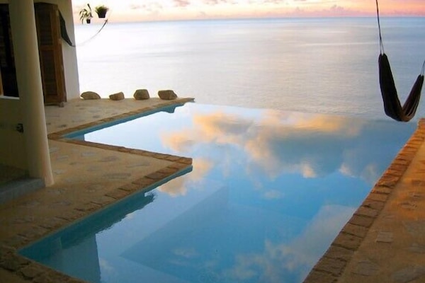 Swimming Pool/Jacuzzi