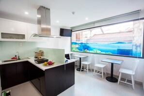 Breakfast, lunch, dinner served; local and international cuisine 