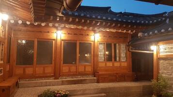 Fachada de la propiedad