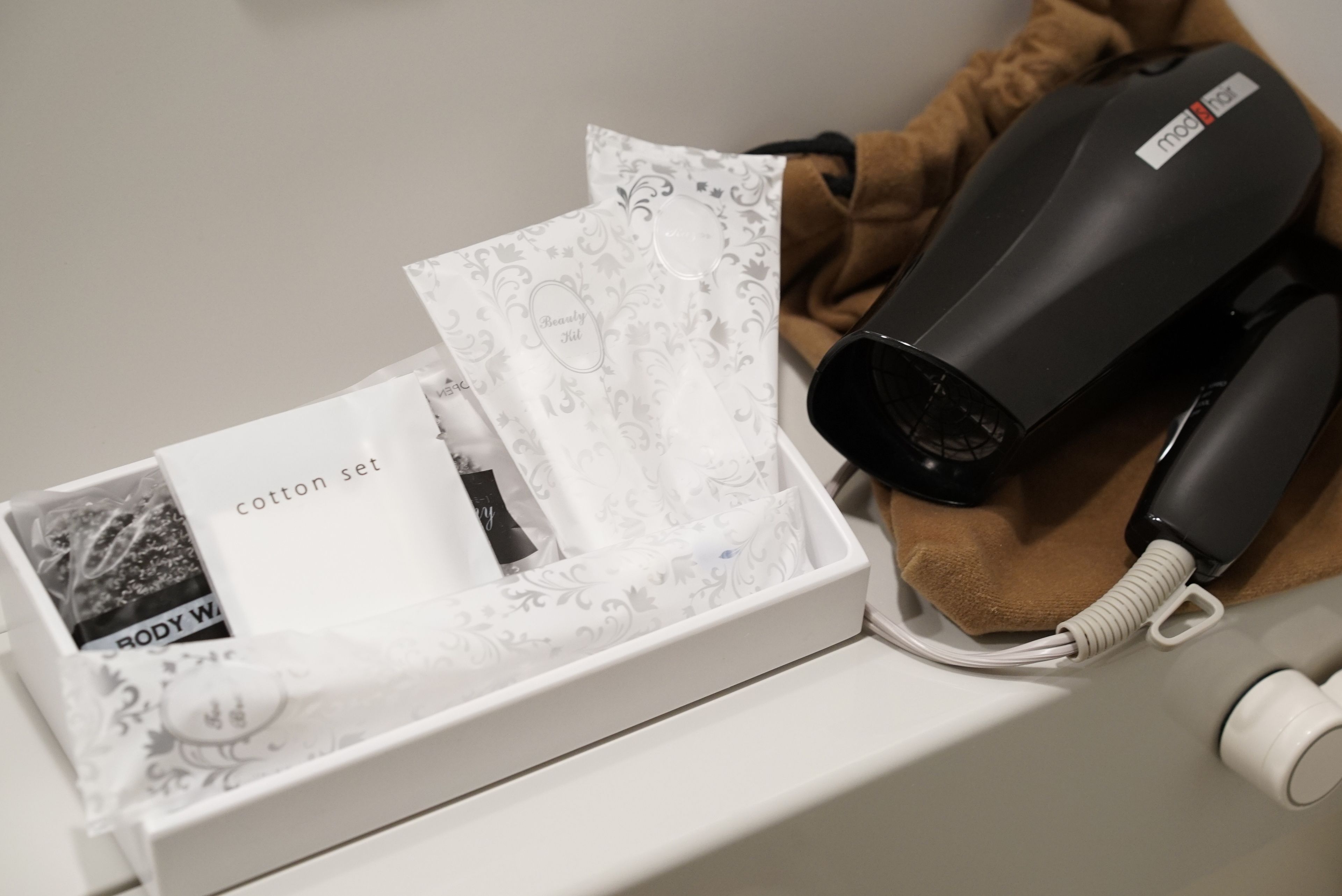 king size bed room | bathroom amenities | combined shower/bathtub, deep-soaking bathtub, free toiletries