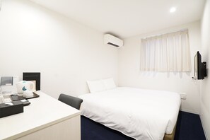 King Size Bed Room | Desk, iron/ironing board, free WiFi, bed sheets - CVS Bay Hotel Annex (Ichikawa)