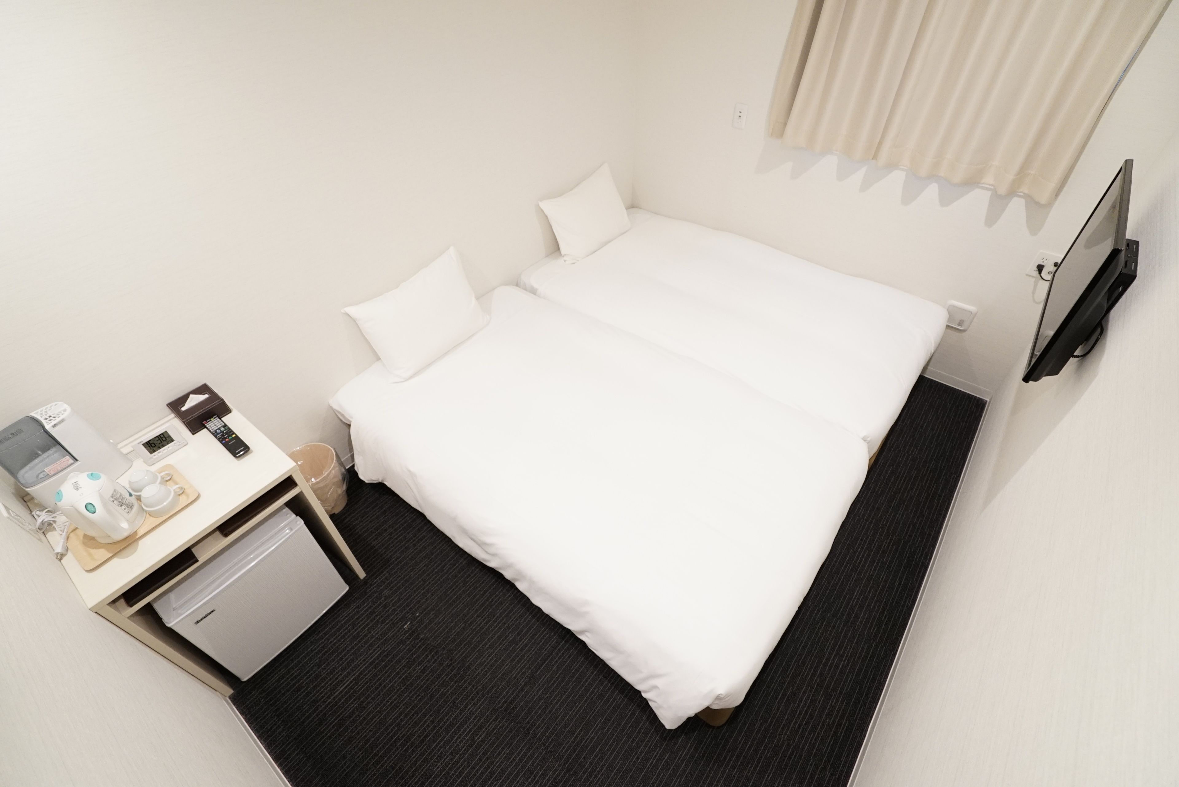 hollywood twin room | 1 bedroom, desk, iron/ironing board, free wifi