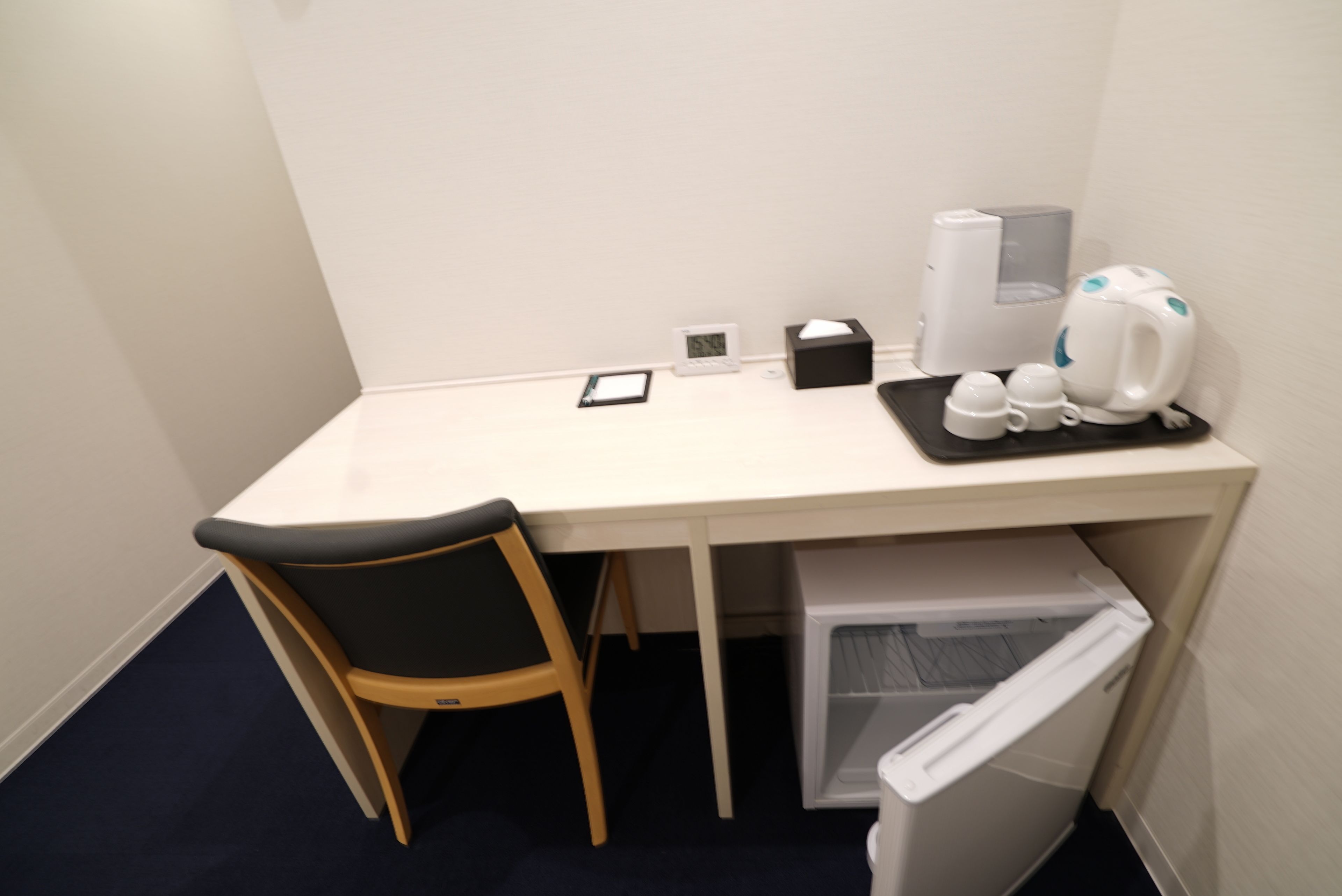 king size bed room | mini fridge