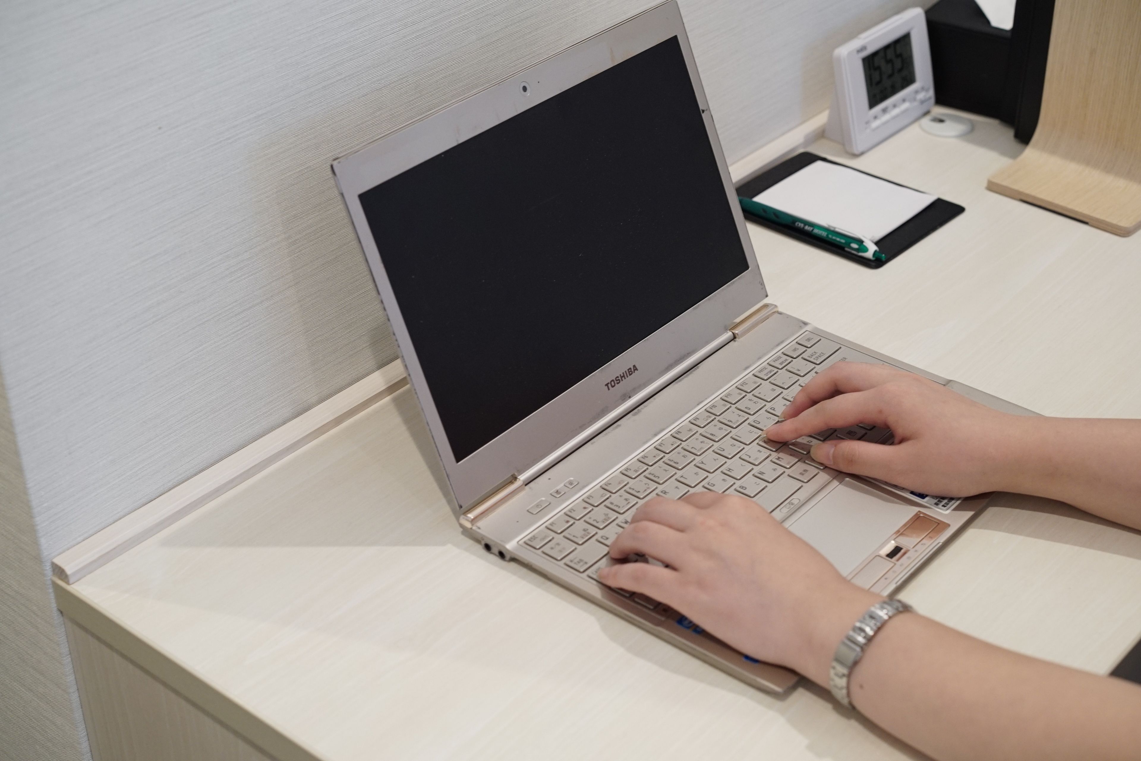 king size bed room | room amenity