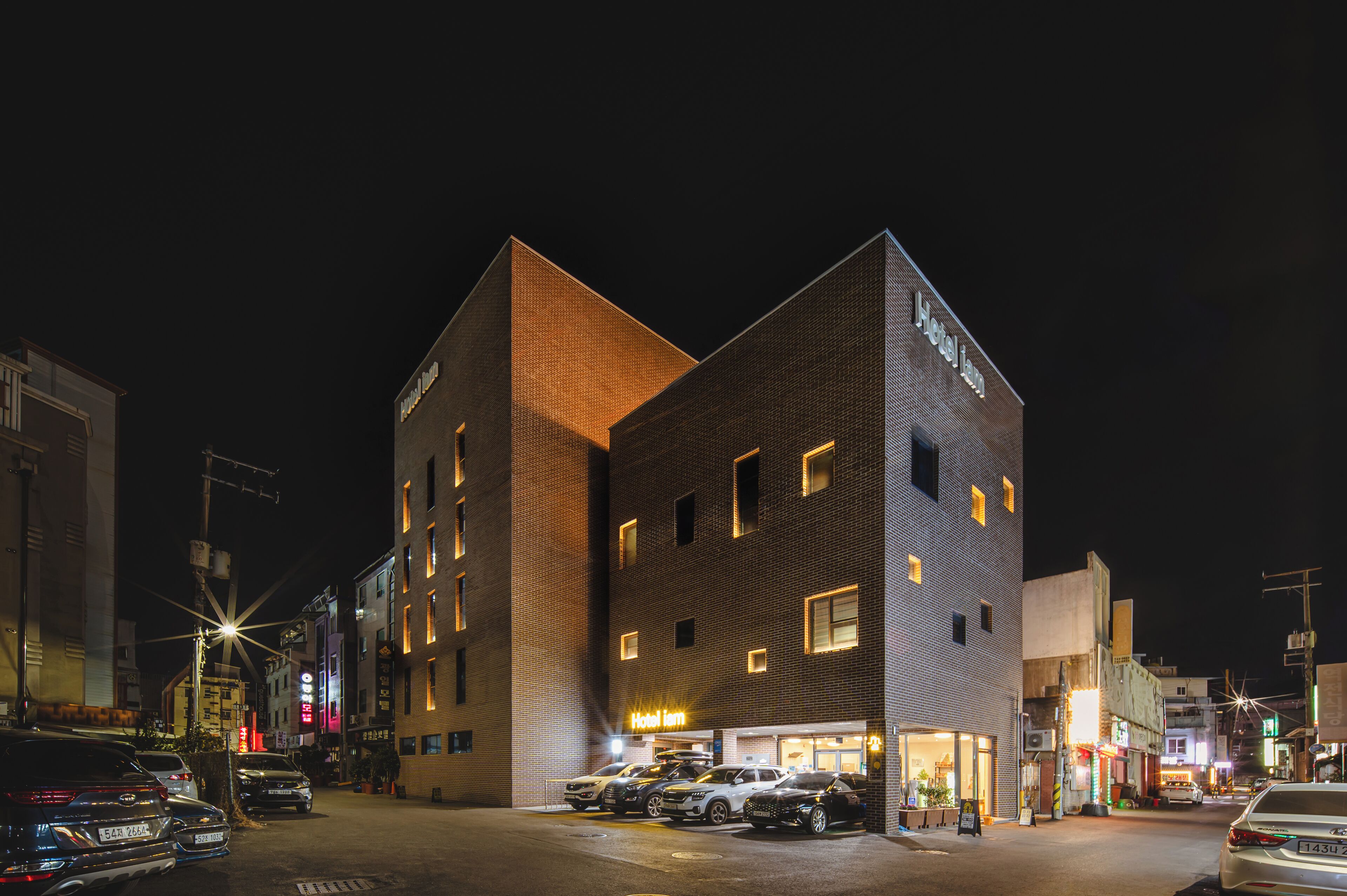 المنشأة من الخارج