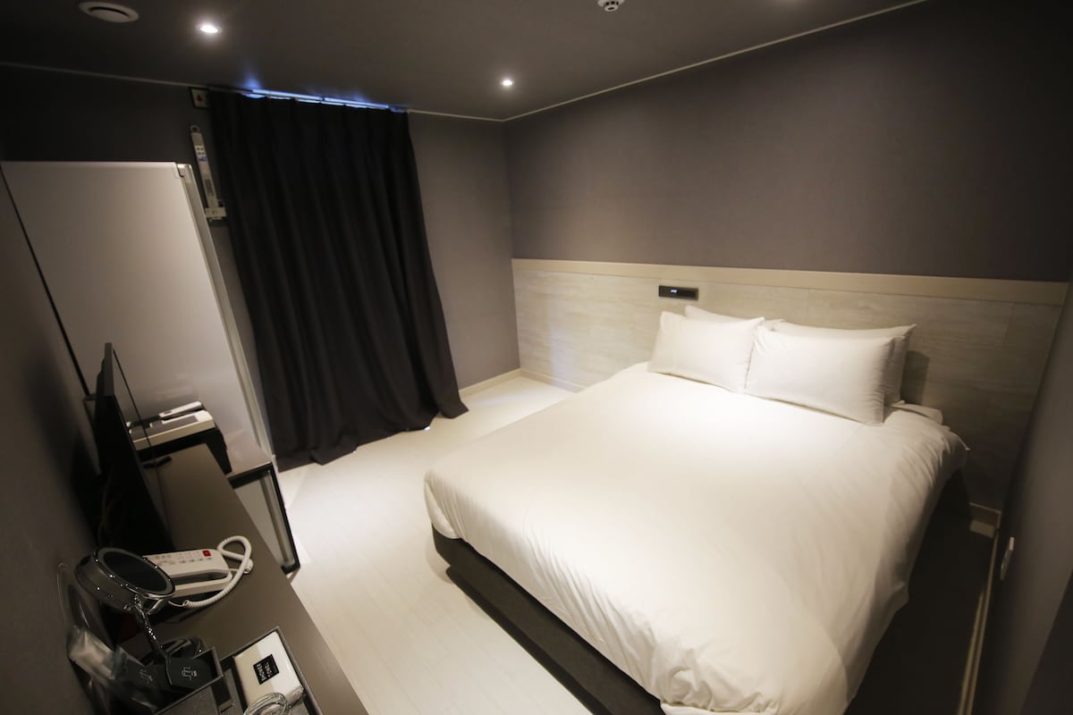 Cofres nos quartos, quartos à prova de som, Wi-Fi de cortesia