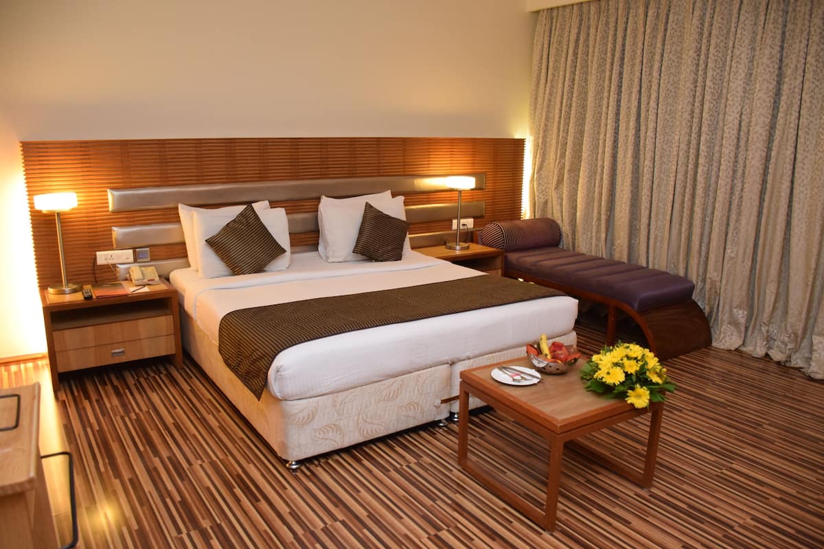 Chambre Deluxe double, non-fumeur, vue sur le complexe | 1 chambre, literie de qualité, minibar, bureau