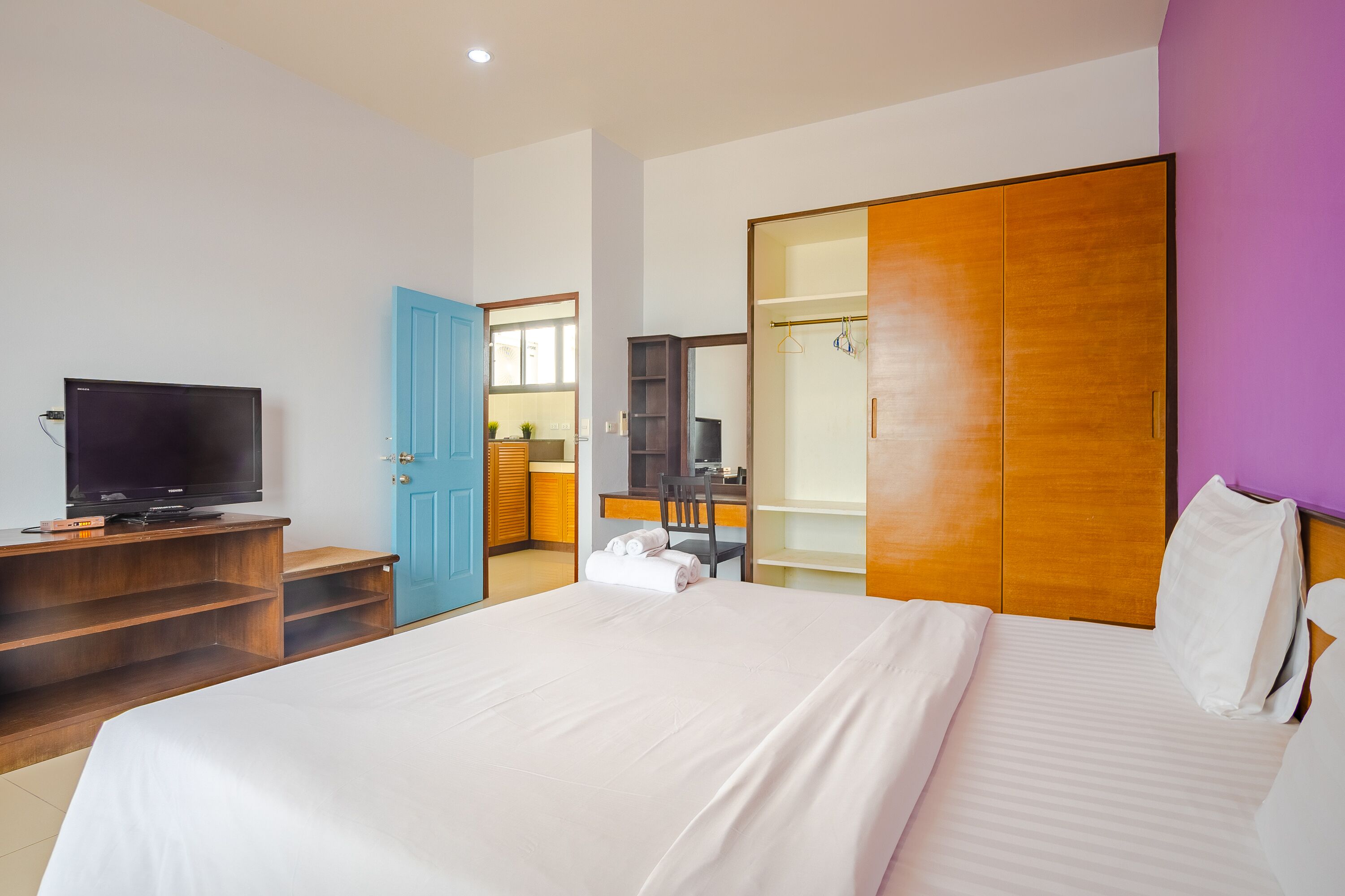 suite, 2 bedrooms | 2 bedrooms, minibar, iron/ironing board, free wifi