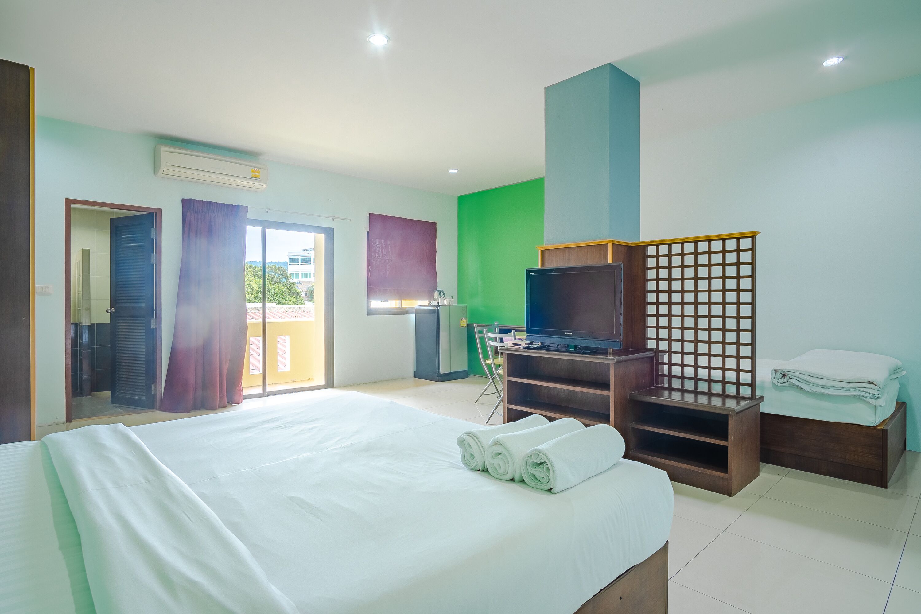 triple room | 2 bedrooms, minibar, iron/ironing board, free wifi