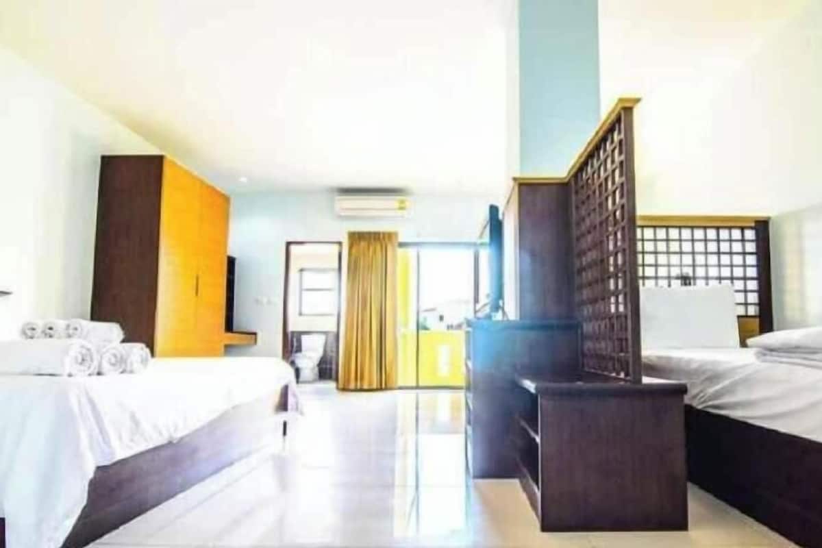 ميني بار ومكواة/لوح كي وواي فاي مجانًا وملاءات أسرّة