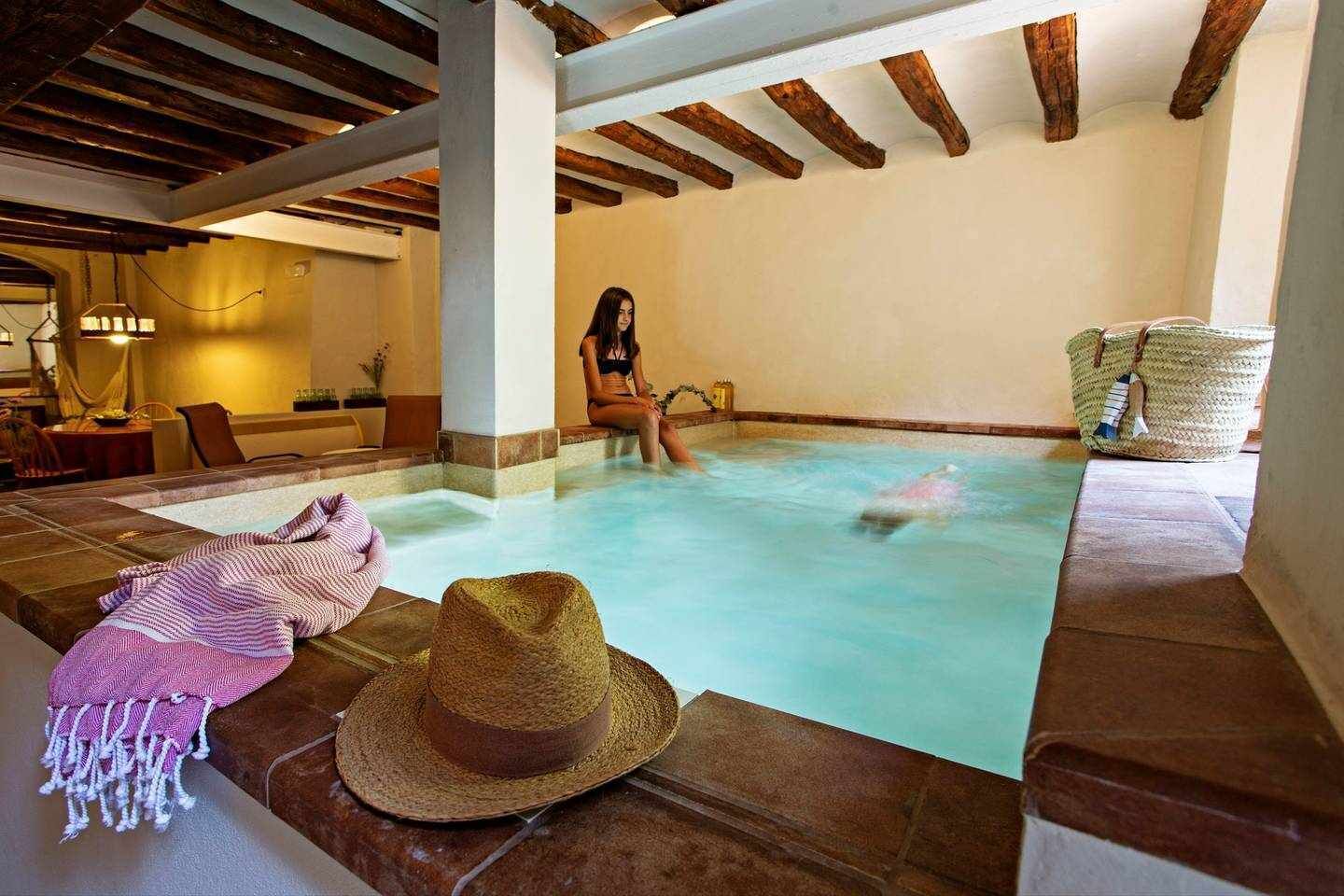 Alberca techada y alberca climatizada