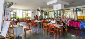 Breakfast, lunch, dinner served; Thai cuisine  - Wiangwalee Hotel (Rayong)
