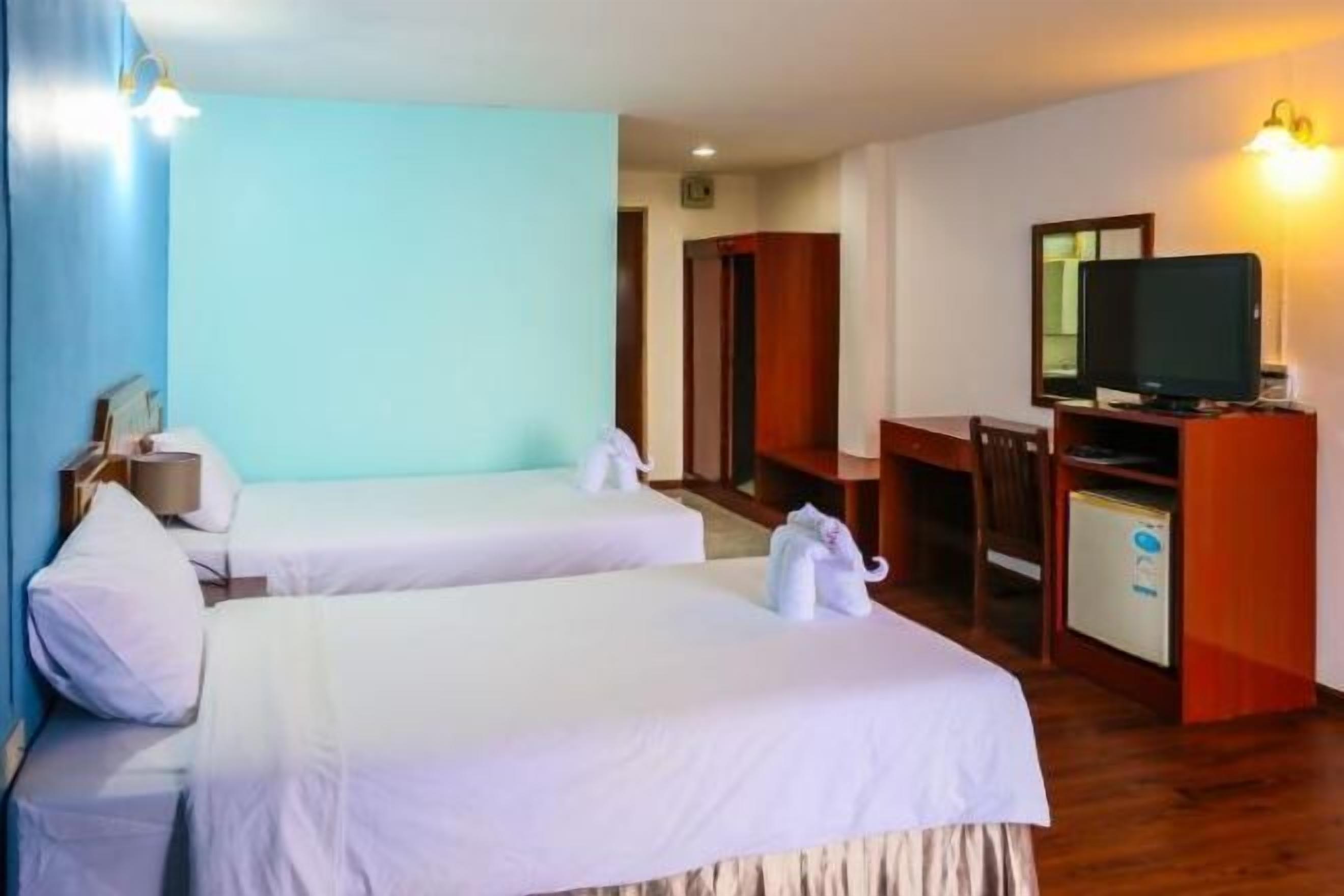 โต๊ะทำงาน, ผ้าม่านกันแสง, Wi-Fi ฟรี, ผ้าปูที่นอน