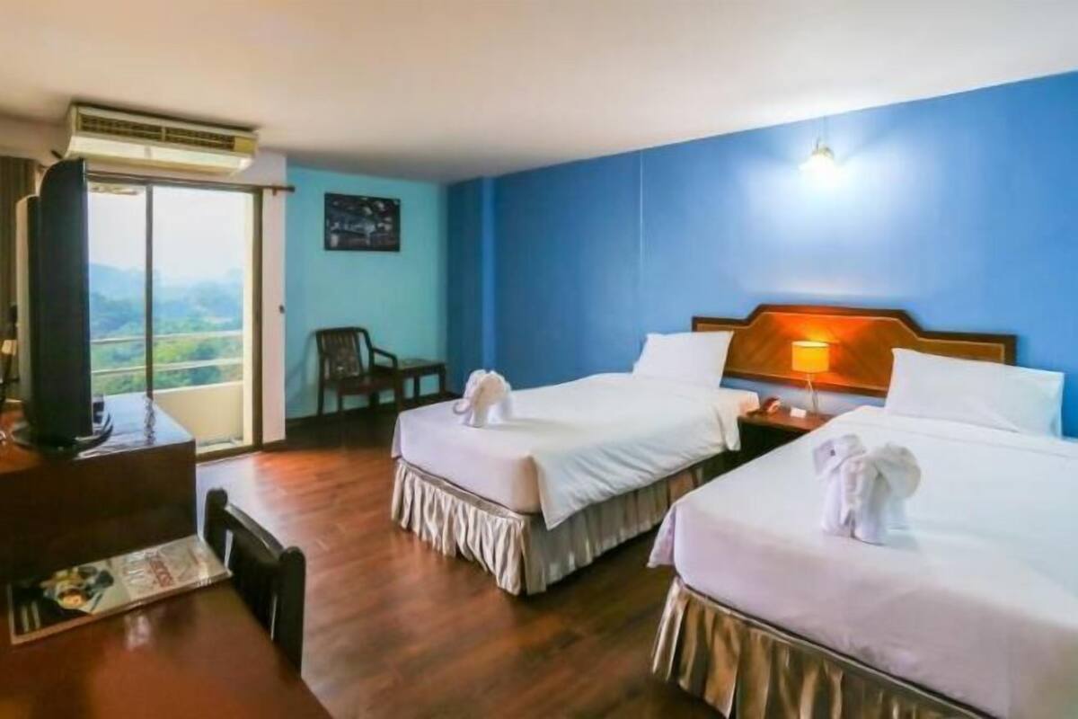 Desk, blackout drapes, free WiFi, bed sheets