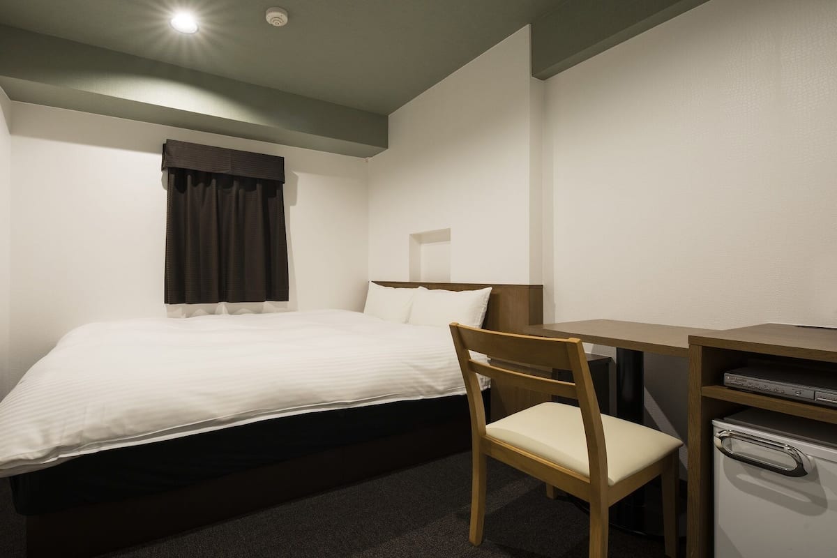 Blackout curtains, free WiFi, bed sheets