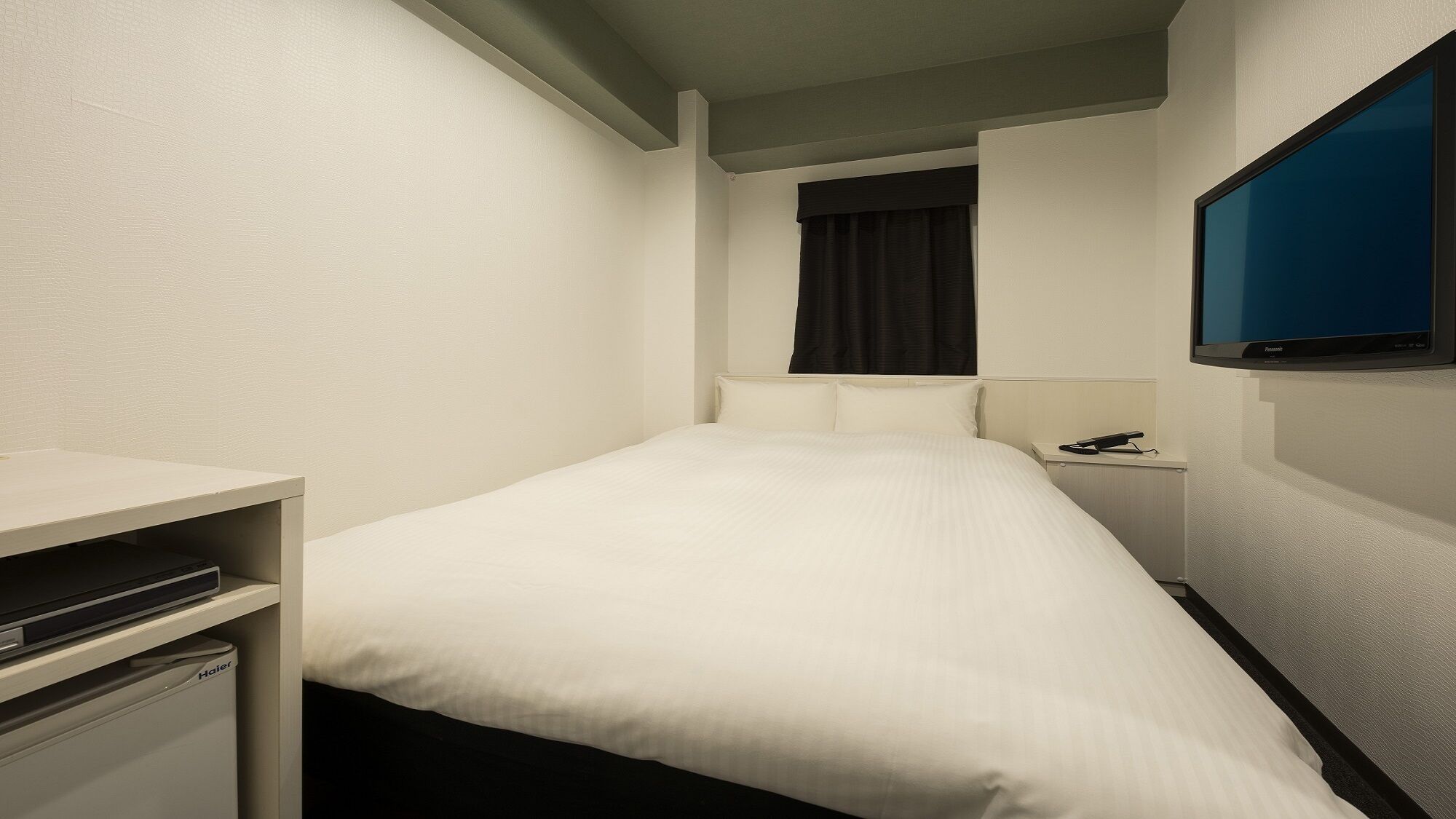 Blackout drapes, WiFi (free), bed sheets