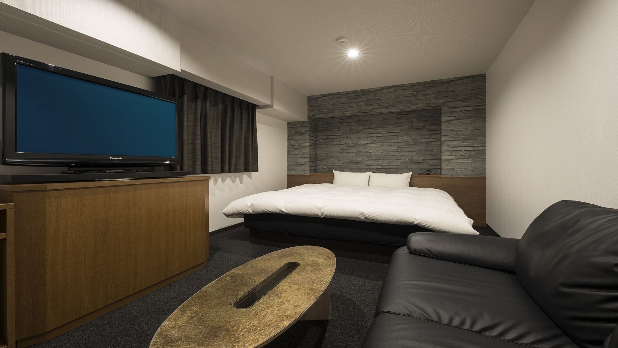 Blackout drapes, WiFi (free), bed sheets