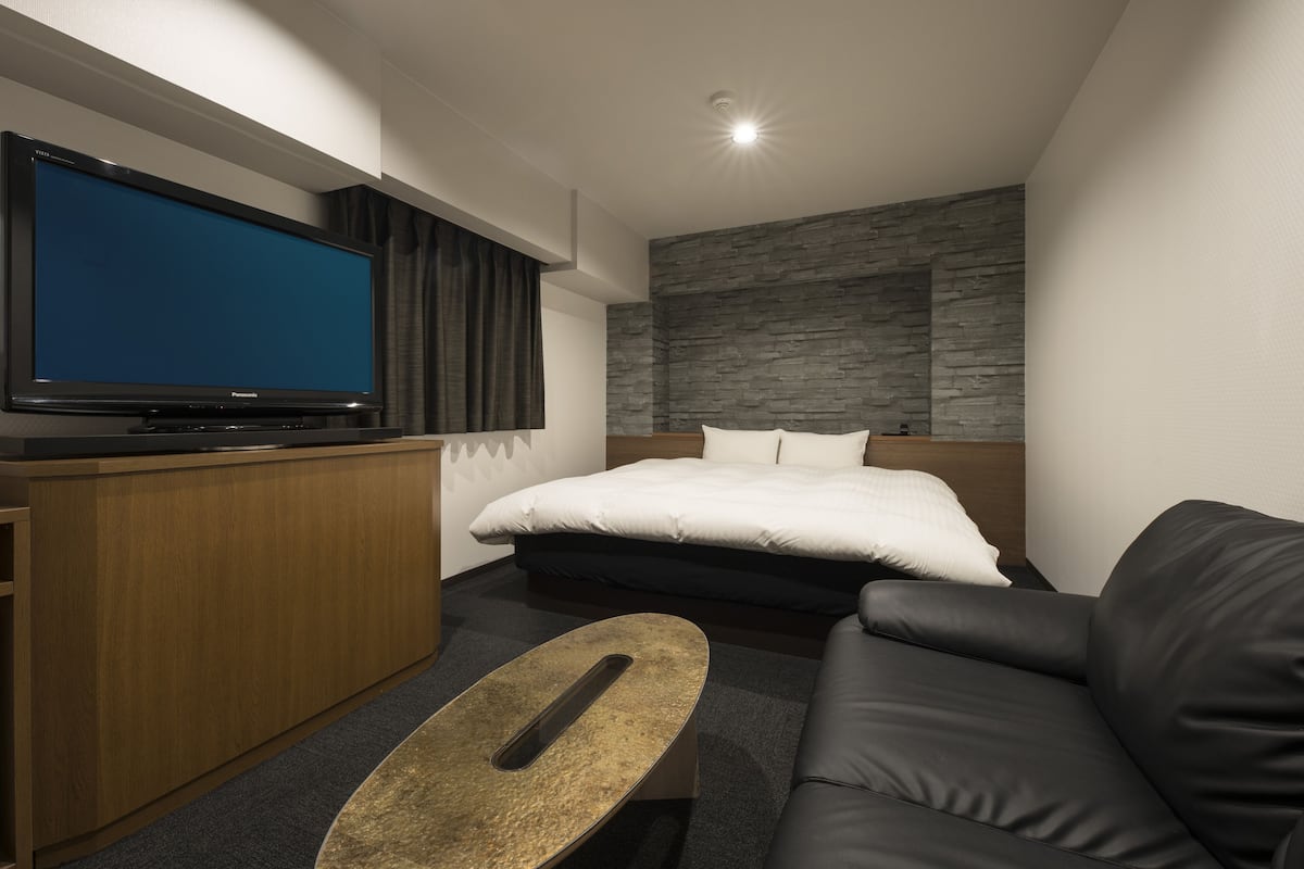 Deluxe Room, Non Smoking | Blackout curtains, free WiFi, bed sheets
