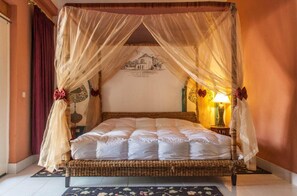 5 chambres, coffres-forts dans les chambres, bureau