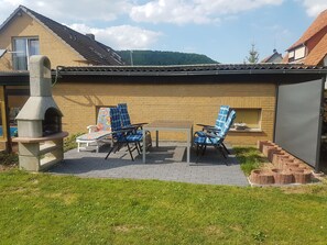 Outdoor dining - Apartment for 1 - 4 people in the beautiful Weserbergland with garage and WiFi (Hessisch Oldendorf)