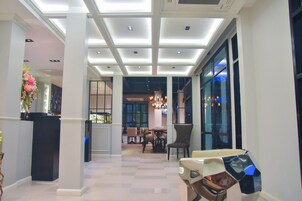 ロビーラウンジ