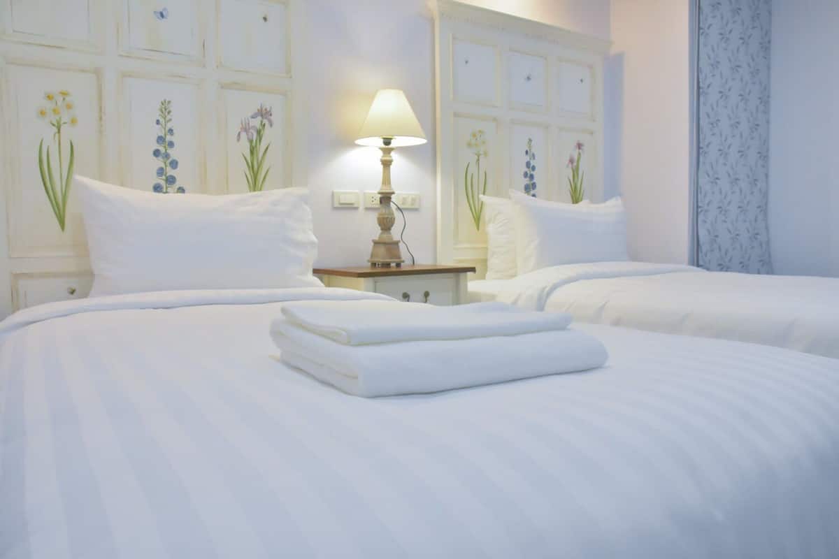 1 bedroom, desk, iron/ironing board, rollaway beds