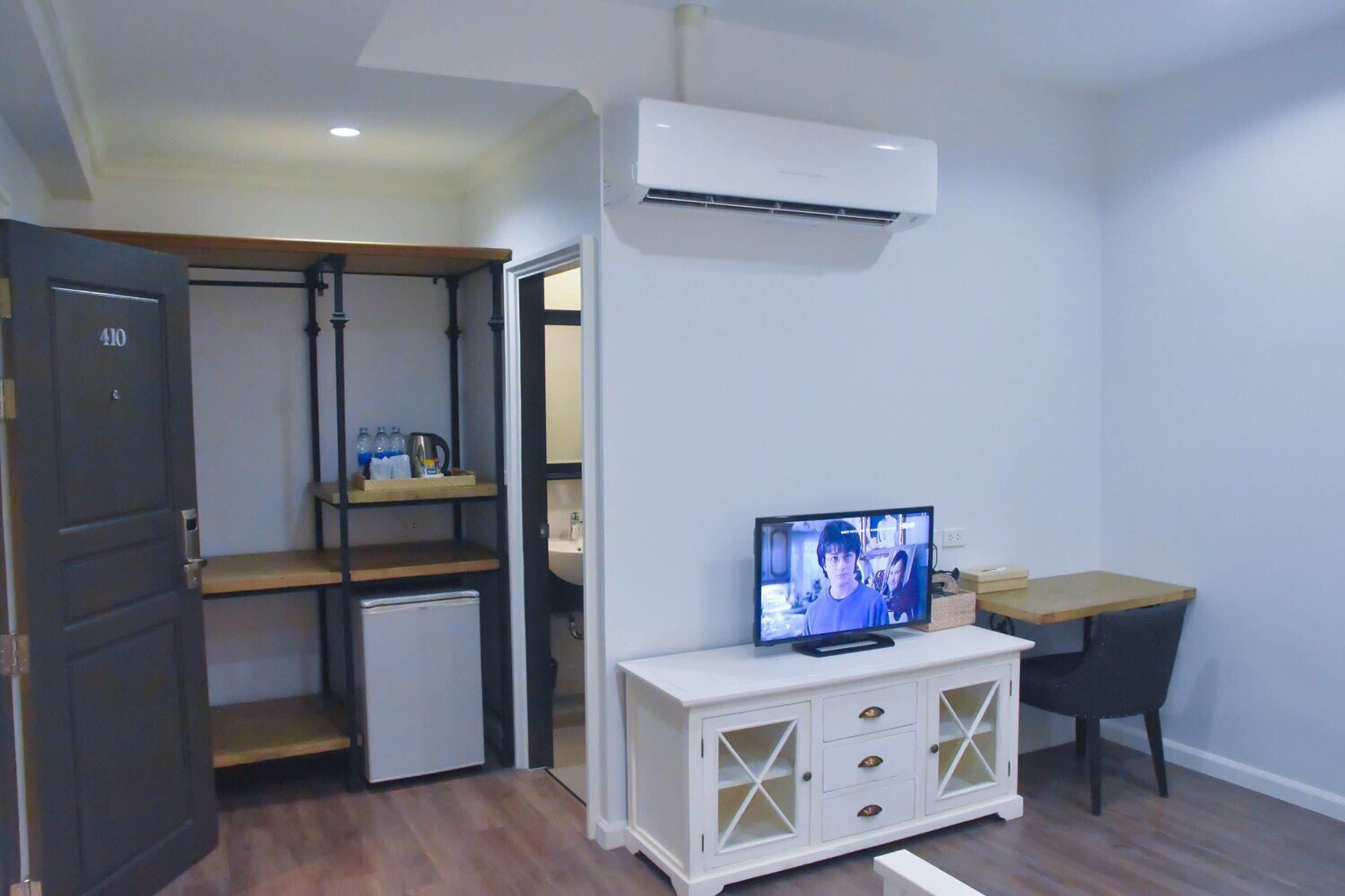 1 bedroom, desk, iron/ironing board, rollaway beds