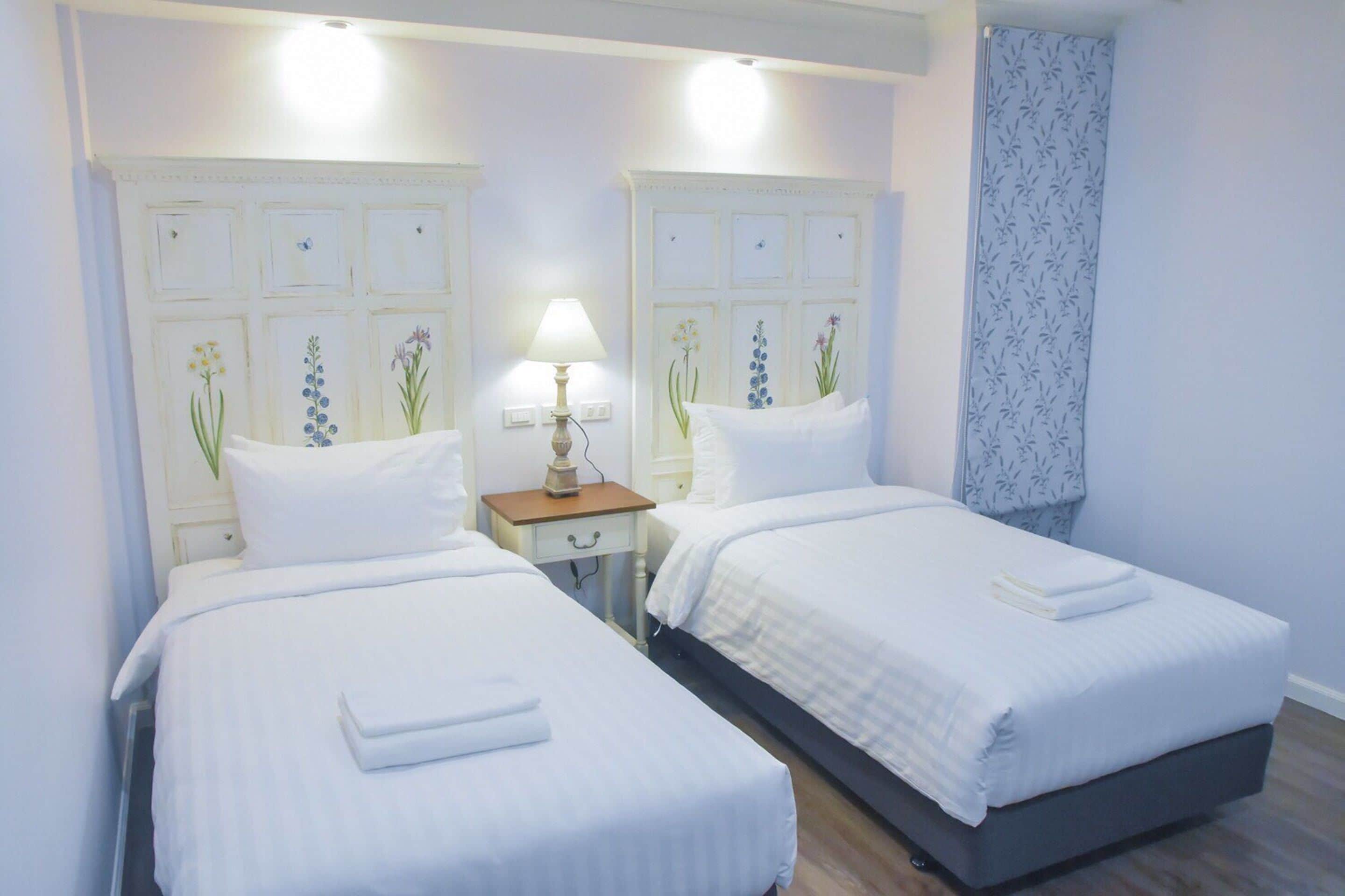 1 bedroom, desk, iron/ironing board, rollaway beds