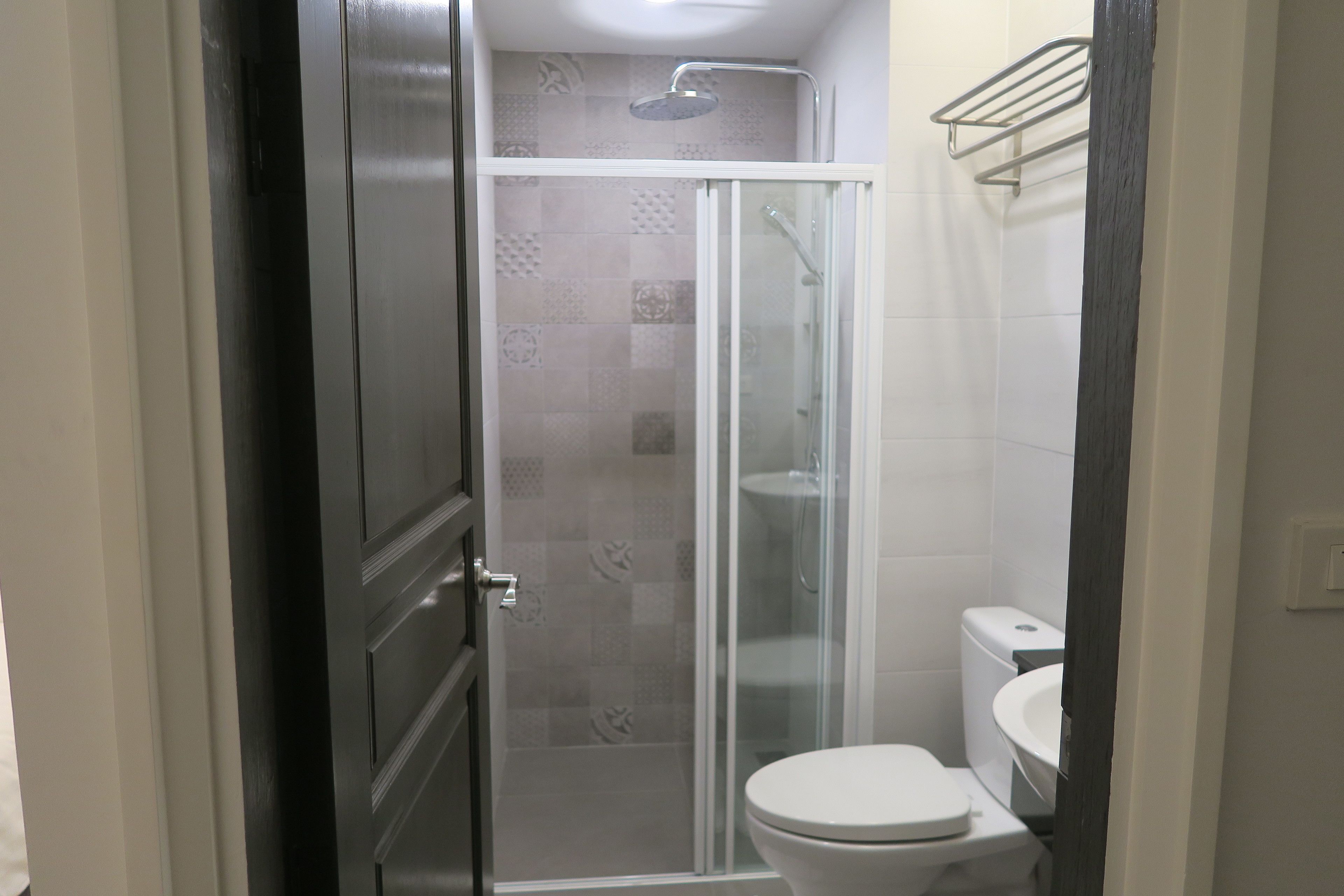 shower, free toiletries, hair dryer, bidet