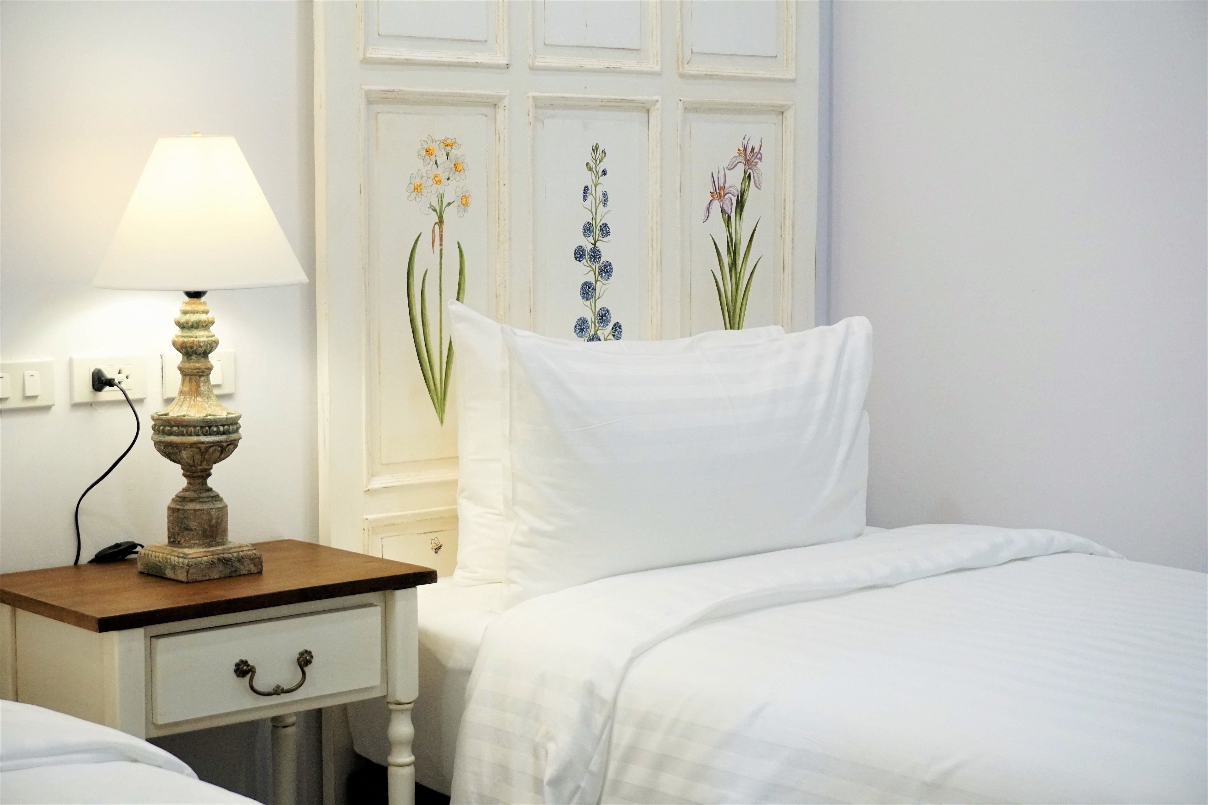 deluxe twin room, 2 single beds, non smoking | 1 bedroom, desk, iron/ironing board, rollaway beds